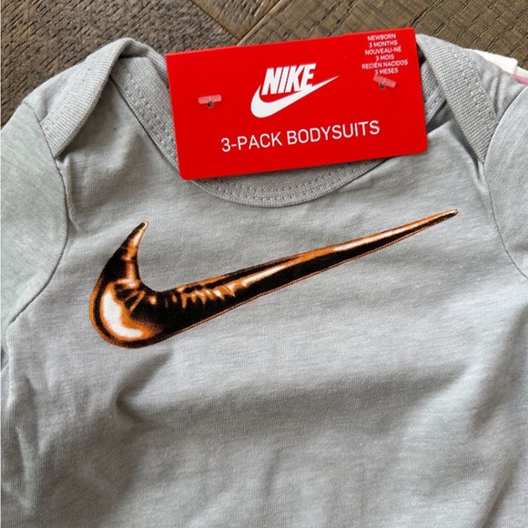 Nike Baby Girl 3-Pack Bodysuits - Picture 2 of 5